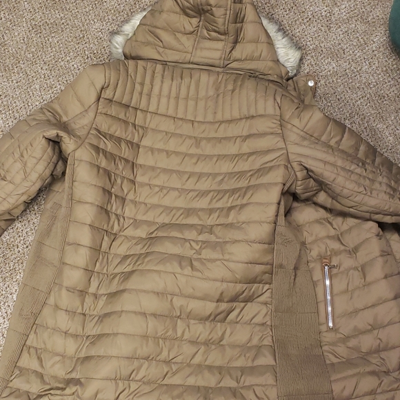 Winter coat - Picture 3 of 6